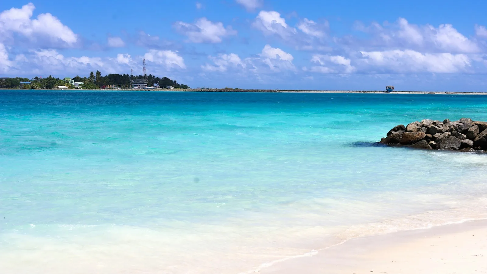 Jour 1 : arrivée à Velana et transfert vers Maafushi